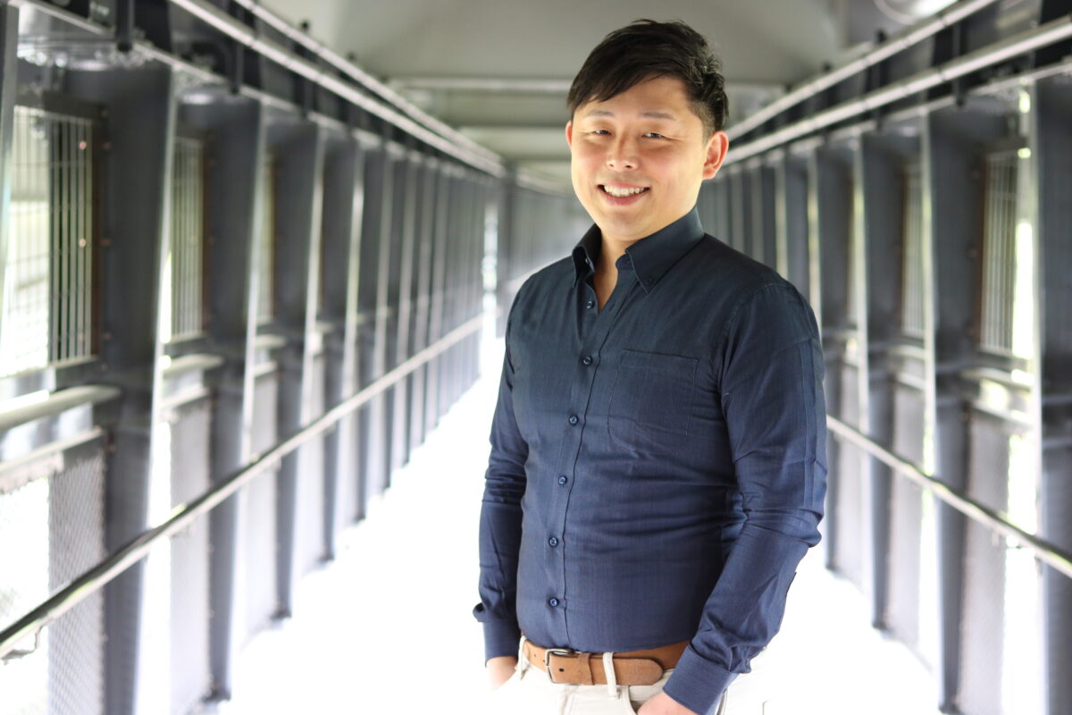 モンスターズライティング株式会社代表・佐伯怜司。伊那谷地域でホームページやLINEの活用支援を行うWEB専門家